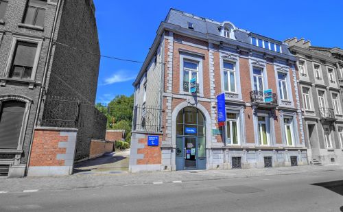 Imposante maison de maître actuellement à usage de bureaux Imposante maison de maître actuellement à usage de bureaux