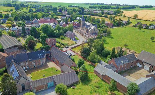 Grange en colombage à réhabiliter en vente à Heure-le-Romain Grange en colombage à réhabiliter en vente à Heure-le-Romain